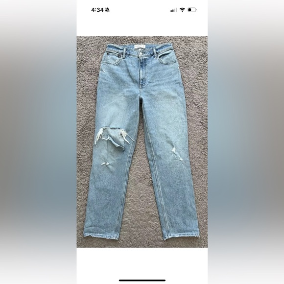 Women's Abercrombie jeans - Picture 1 of 3